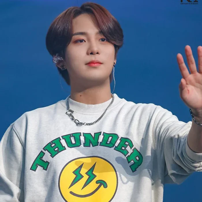 KPOP Boys Sweatshirt – Unisex Casual Concert Pullover for Men & Women with Letter Print